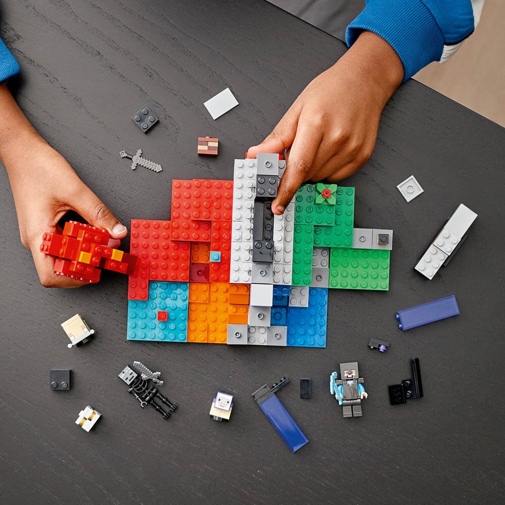 LEGO Minecraft Raunioitunut portaali 8+