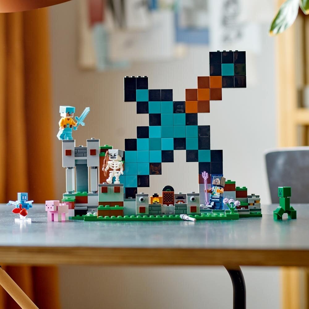 LEGO Minecraft - Miekkavartio 8+