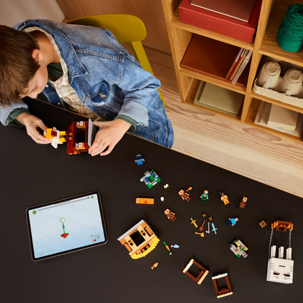 LEGO Minecraft - Hornanhenki-kuumailmapallon hyökkäys kylään 10+