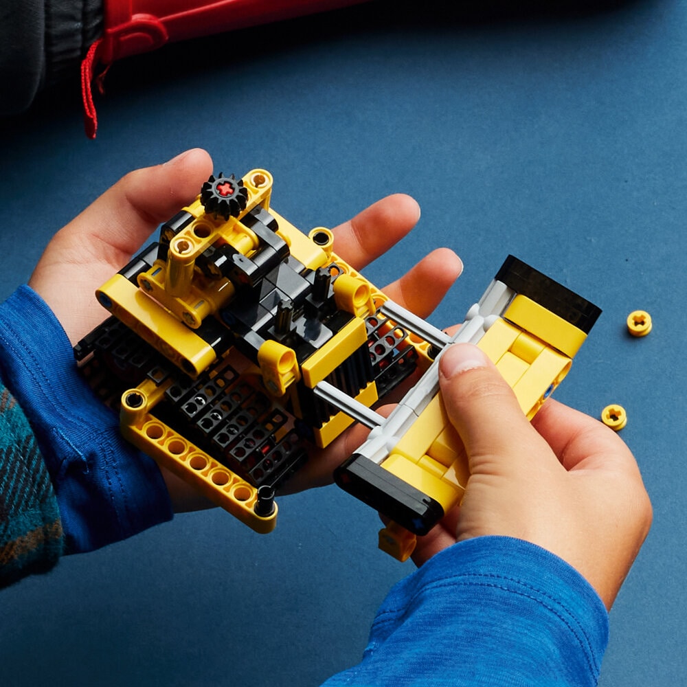 LEGO Technic - Raskaan sarjan puskutraktori 7+
