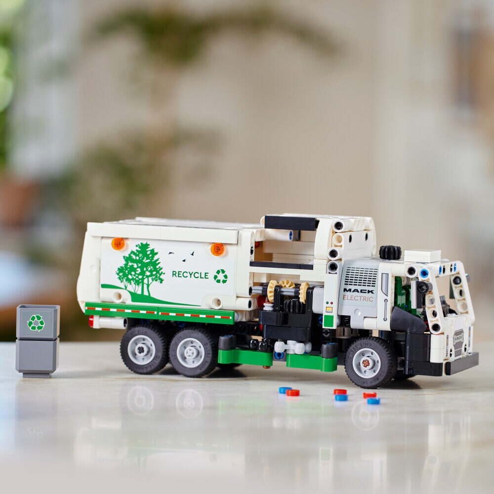 LEGO Technic - Mack LR Electric Jäteauto 8+