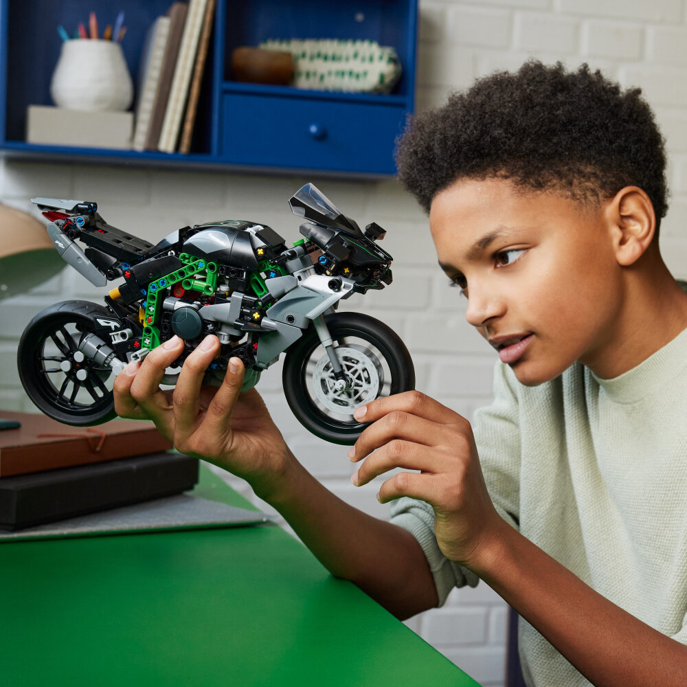 LEGO Technic - Kawasaki Ninja H2R ‑moottoripyörä 10+