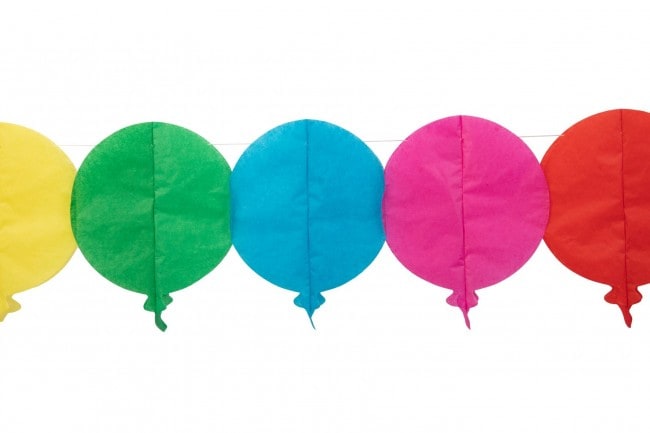 Paperiviiri sateenkaaren värisillä ilmapalloilla, 6 metriä
