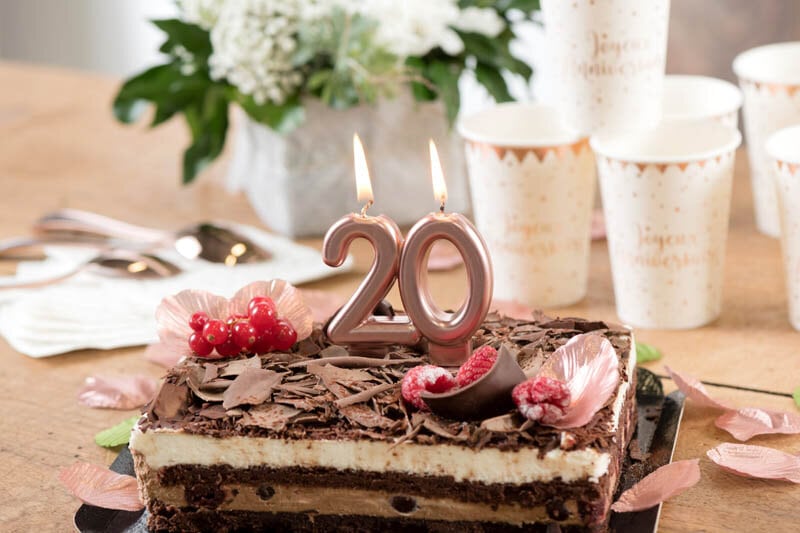 Ruusukullanvärinen kakkukynttilä 20 vuotta