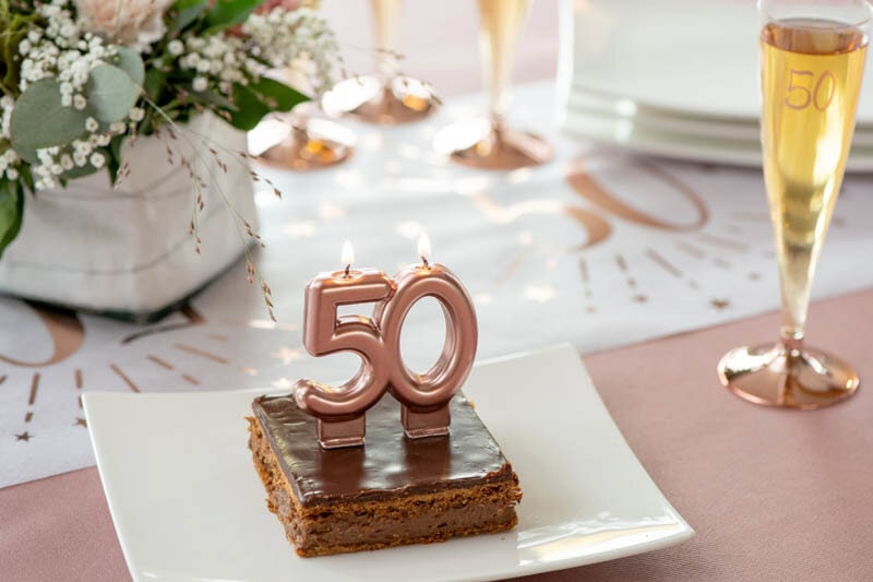 Ruusukullanvärinen kakkukynttilä 50 vuotta