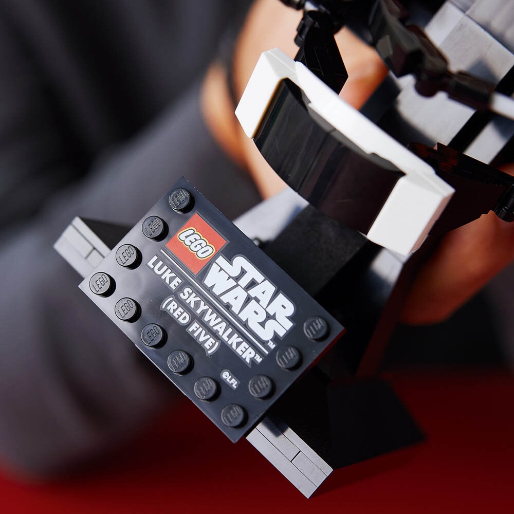 LEGO Star Wars, Luke Skywalkerin (Punaisen viitosen) kypärä 18+