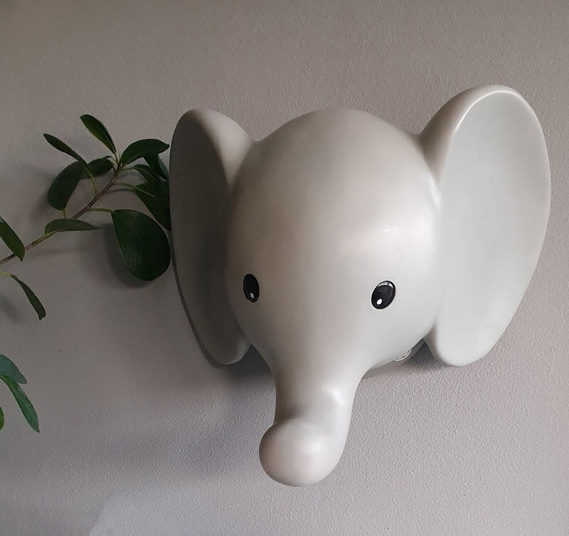 Seinävalaisin Elefantti