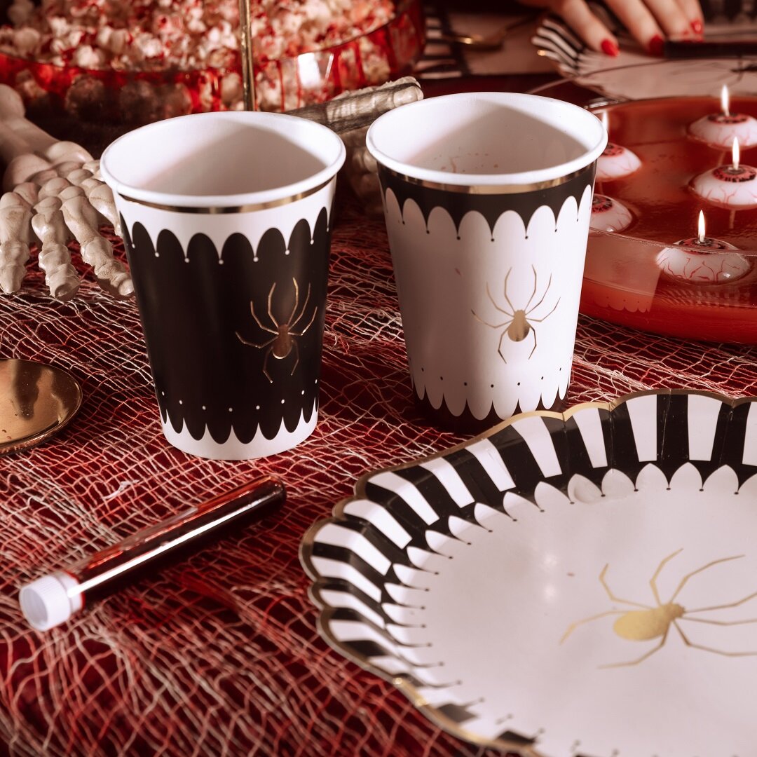 Halloweenmukit kultaisella hämähäkillä 6 kpl
