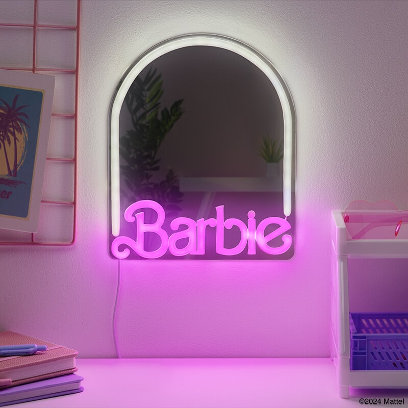 Barbie LED-seinävalaisin peilillä