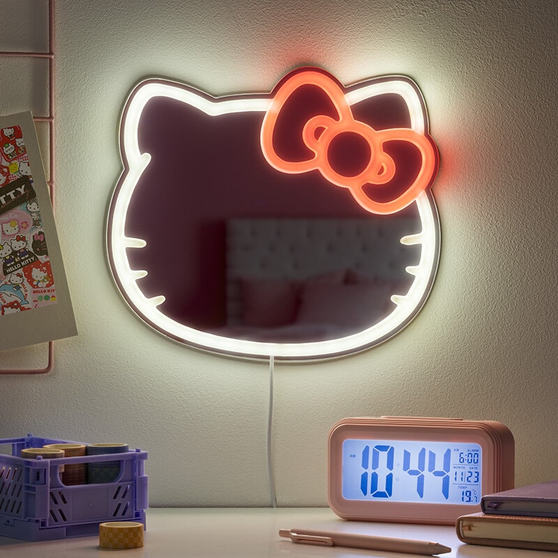 Hello Kitty LED-seinävalaisin peilillä