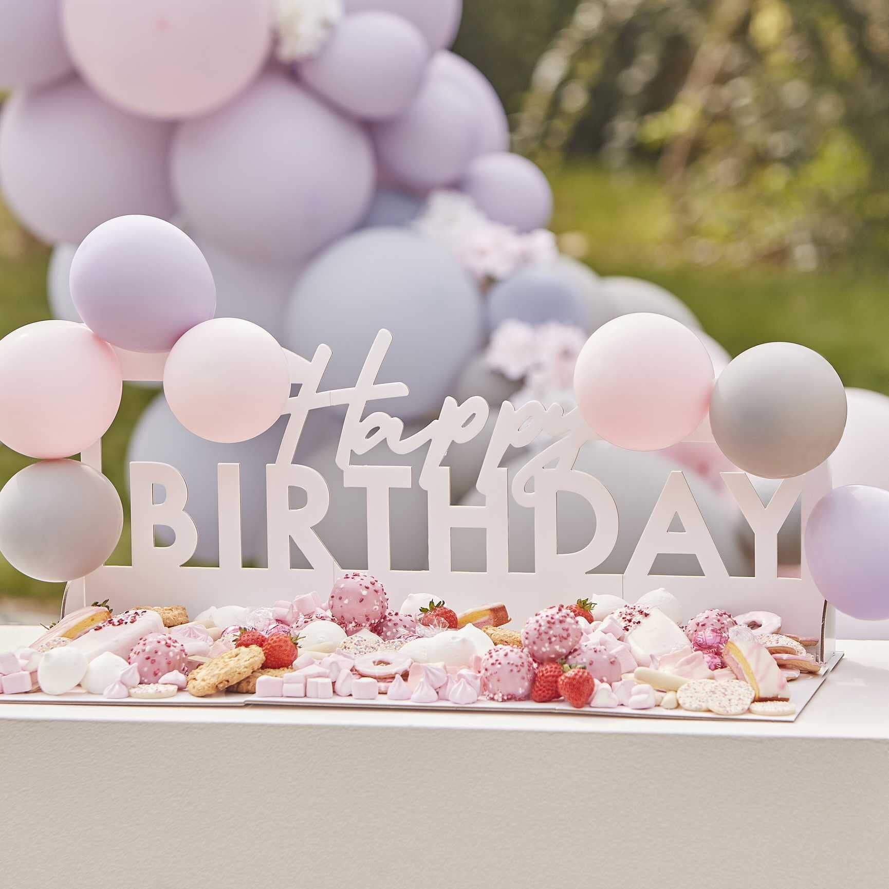 Buffetvati makeisille ja pikkupurtaville - Happy Birthday 3D